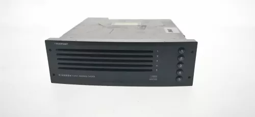 WECHSLER (CAN) BEFINDET SICH UNTER DEM RADIO IM ARMATURENBRETT/